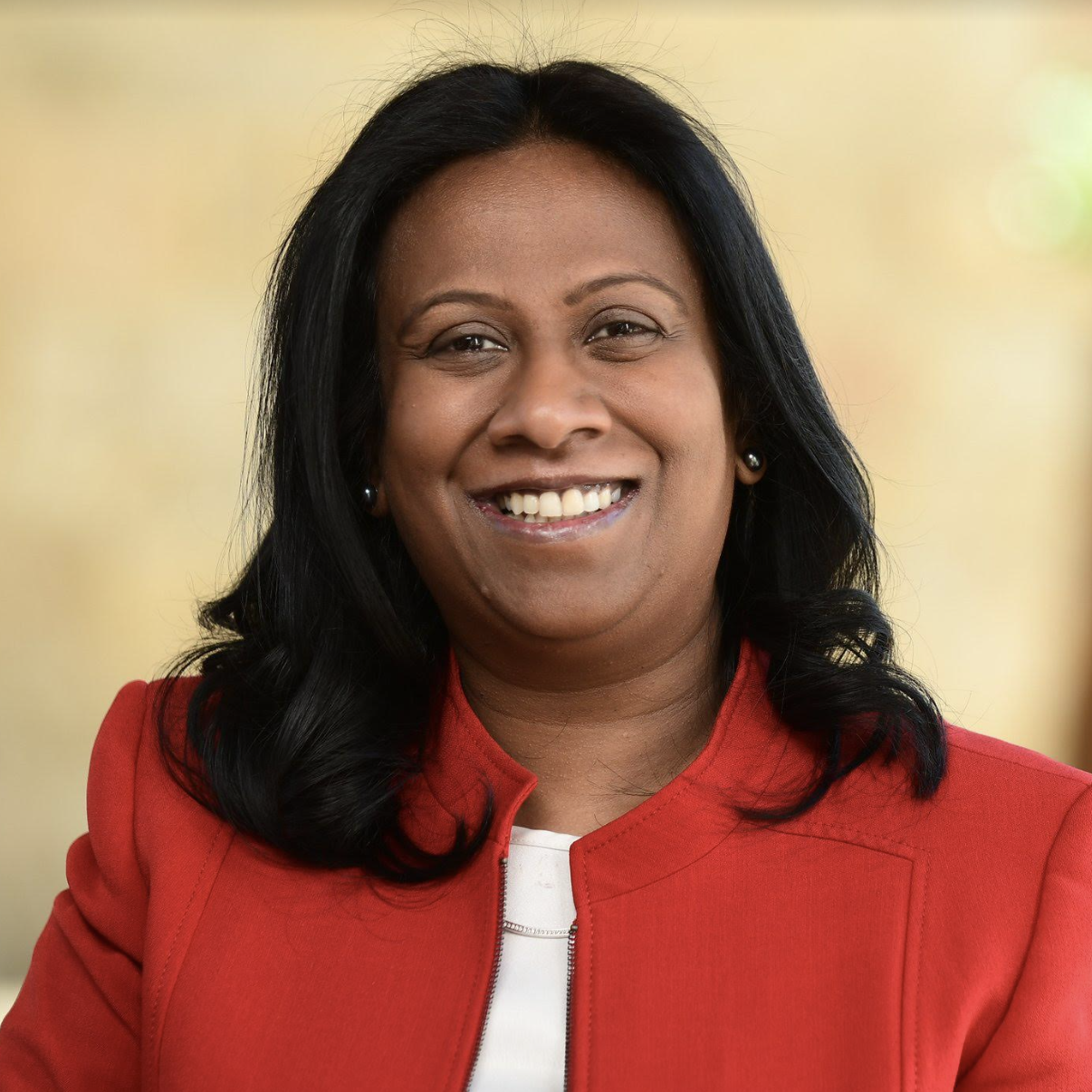 Kavitha headshot